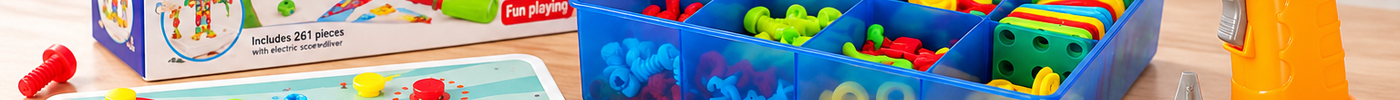 261-delige educatieve bouwset voor kinderen vanaf 3 jaar met speelgoedboormachine, kleurrijke schroeven, bouwbord en gereedschapskoffer.