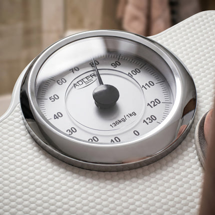 Adler AD 8180 Personenweegschaal – Mechanische Analoge Weegschaal tot 136 kg – Zonder Batterijen – Antislip