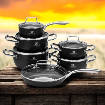 Meyerhoff Premium Pannenset 12‑delig – Aluminium – Zwart – Inclusief Koekenpan, Steelpan & Glazen Deksels – Geschikt voor Inductie